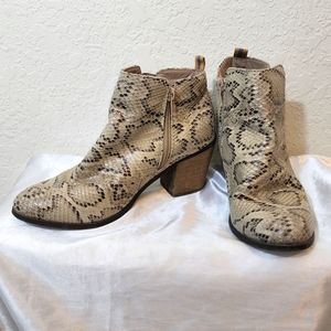 Refresh Nora Snake Print Ankle Boots